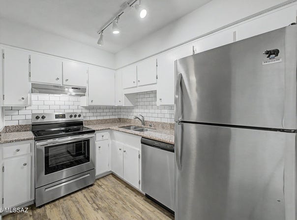 1600 N Wilmot Road, Tucson, AZ 85712