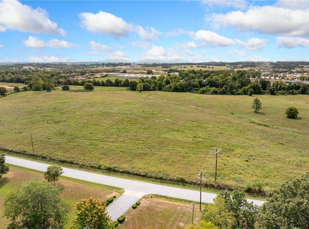 806 Gipson Road, Harrison, AR 72601