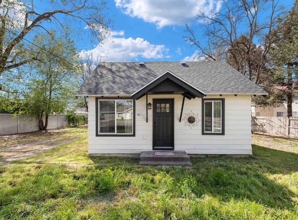 702 S 12th St, Payette, ID 83661-3336