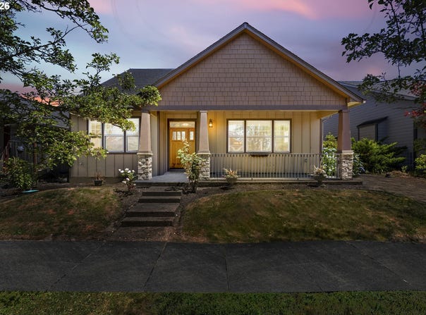 1703 WEBB LAKE Dr, Silverton, OR 97381