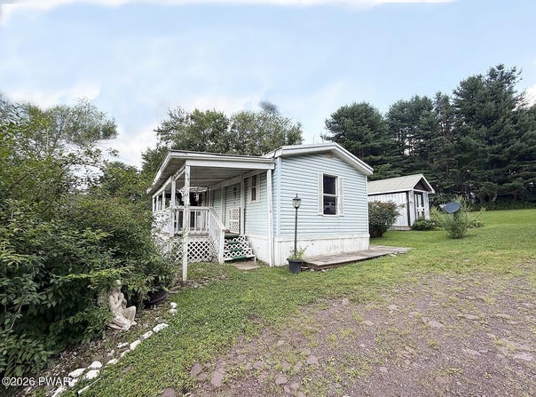 15 Duran Road, Equinunk, PA 18417