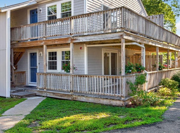 35 Ashumet Road, Mashpee, MA 02649