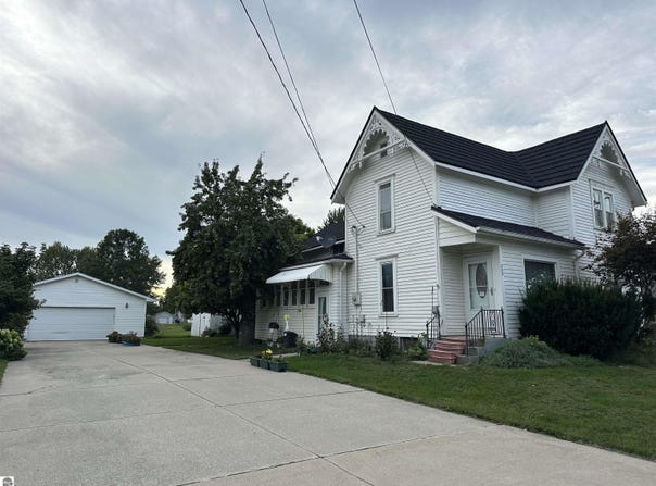 333 N Chippewa, Shepherd, MI 48883