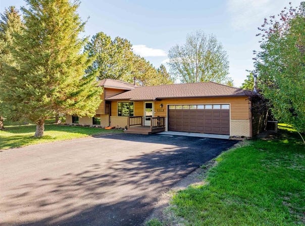 2120 Southfork St, Cody, WY 82414
