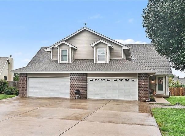 513 Cape Cod Court, Smithville, MO 64089