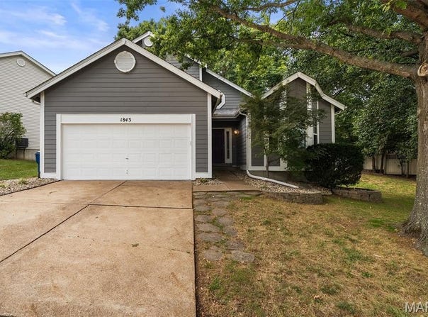 1843 Strawberry Ridge Drive, Ballwin, MO 63021
