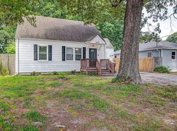 1605 Laurel Avenue, Chesapeake, VA 23325