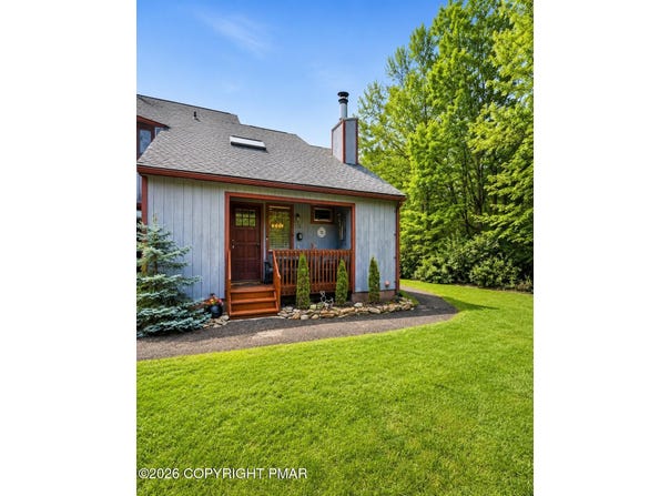 16 Ski Side Drive, Tannersville, PA 18372