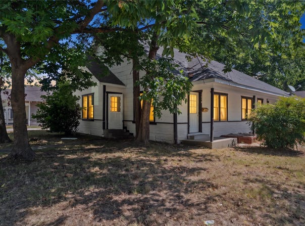 1406 Sycamore Street, Commerce, TX 75428