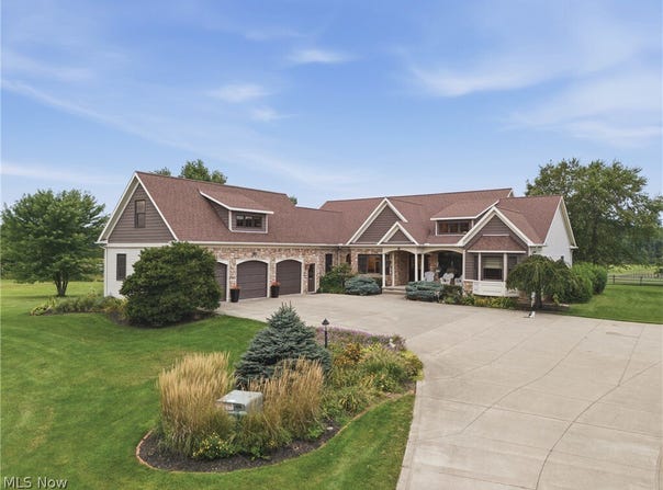 2815 BARTLETT ROAD, MANTUA, OH 44255
