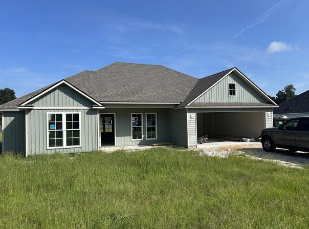 5 Bryant Dr., Ray City, GA 31645