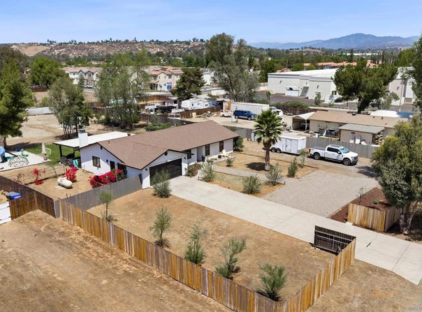 1922 Vermont, Ramona, CA 92065