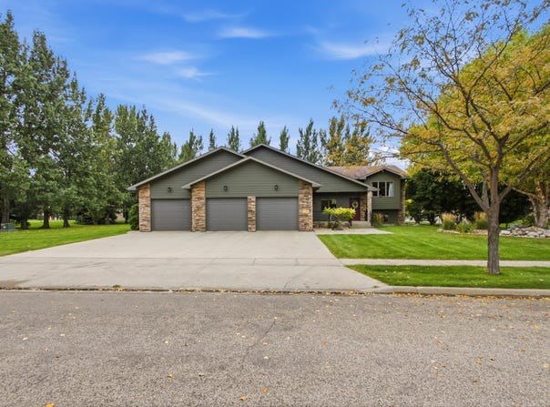 2206 SE 17th Avenue, Aberdeen, SD 57401
