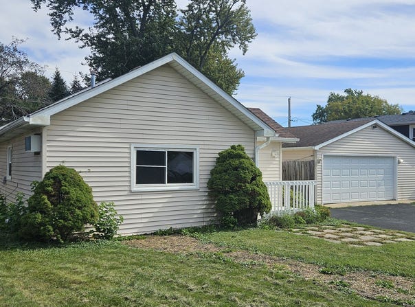 1613 Juneway Terrace, Round Lake Beach, IL 60073