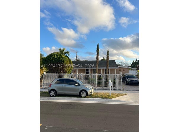 890 SE 3rd Pl, Hialeah, FL 33010