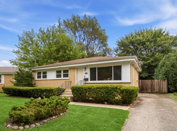 531 Cambridge Road, Des Plaines, IL 60016