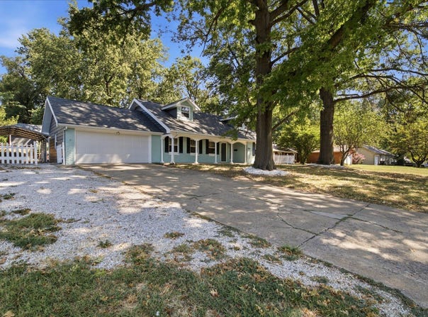 1015 W Downing Street, Springfield, MO 65807
