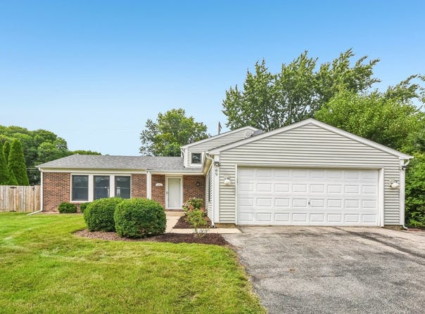 89 Foxcroft Road, Naperville, IL 60565