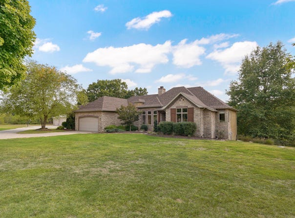 1804 N Hearthstone Lane, Strafford, MO 65757