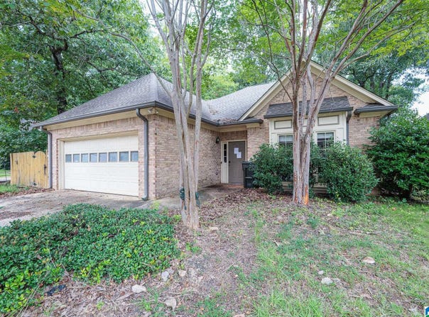 2705 WELLINGTON CIRCLE, PELHAM, AL 35124