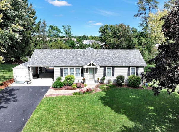 25 YORK HILL Road, ETTERS, PA 17319