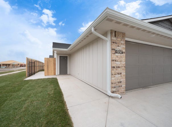11884 W Wildwood ST #100, Wichita, KS 67215