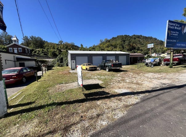 9911 MacCorkle Avenue, Marmet, WV 25315