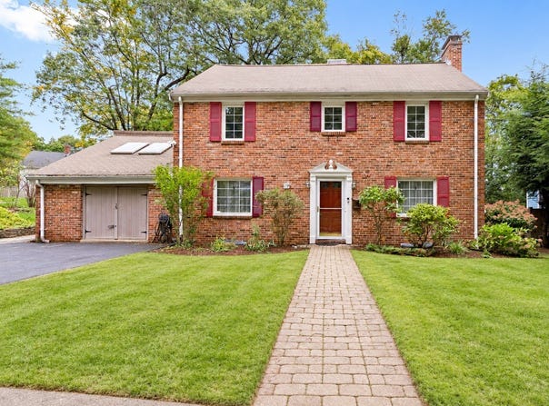 17 Woodhaven Rd, Newton, MA 02468