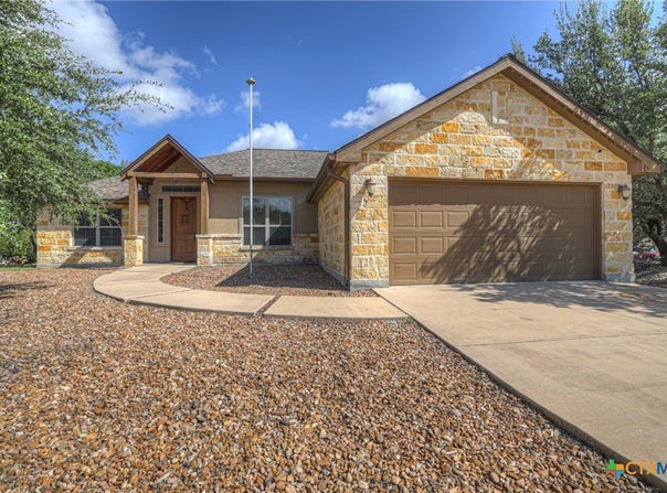 1184 Summit Bluff, Canyon Lake, TX 78133