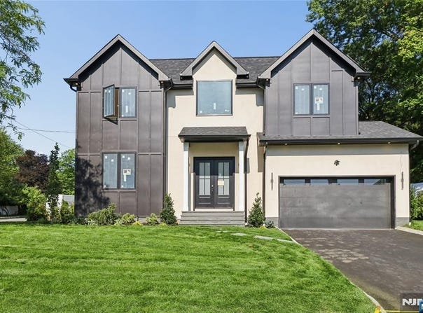 70 Carleton Terrace, Cresskill, NJ 07626