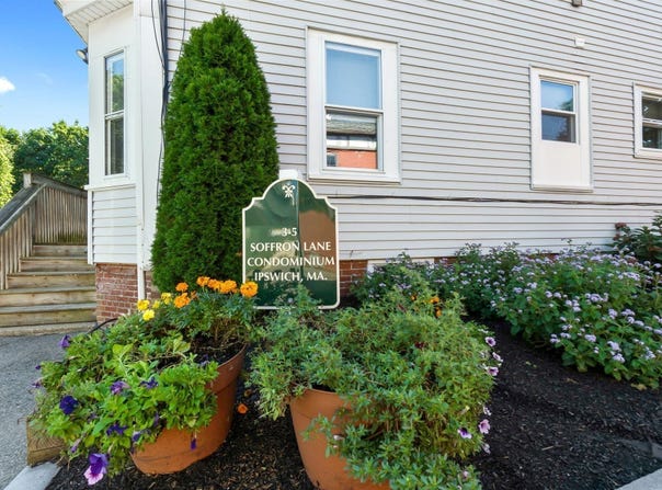 3 Soffron Ln, Ipswich, MA 01938