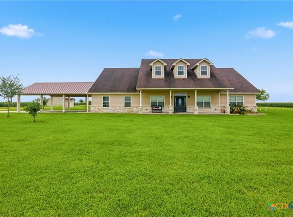 335 County Road 320, Edna, TX 77957