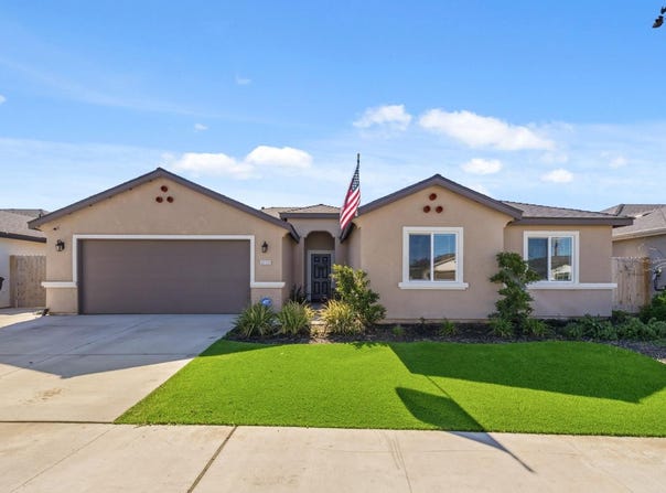 2131 W Ambassador Way, Hanford, CA 93230