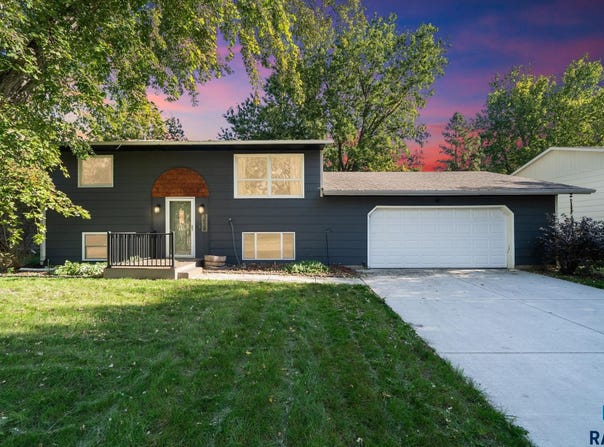 3924 S Morrow Dr, Sioux Falls, SD 57106-1246