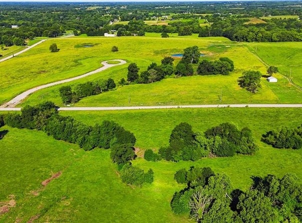 SE Perren Road, Holt, MO 64048
