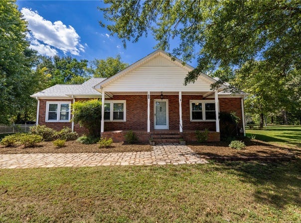 609 Issaqueena Trail, Central, SC 29630