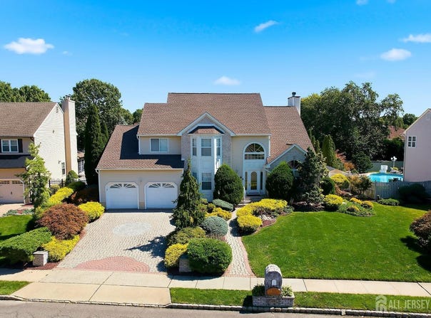 41 High Pointe Way, Old Bridge, NJ 07747