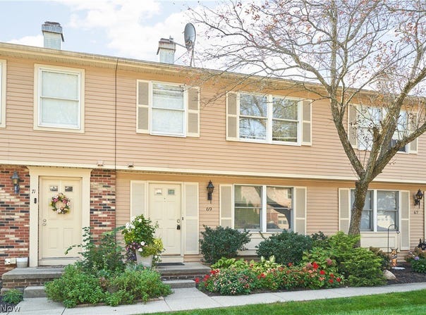 69 Quaker Ridge Drive, Akron, OH 44313