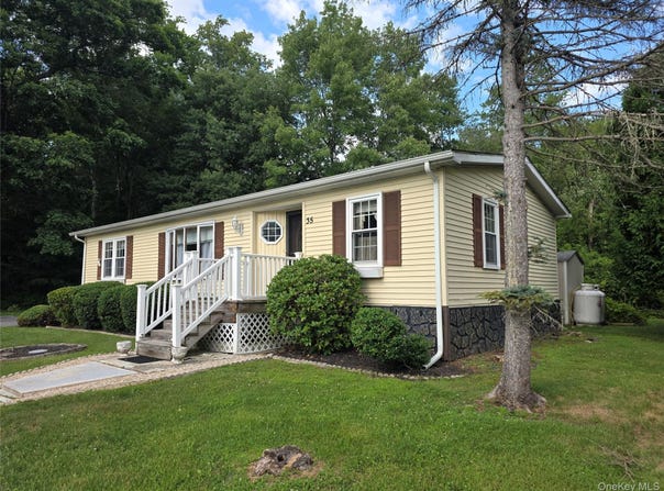 35 Perry Road, Hyde Park, NY 12538