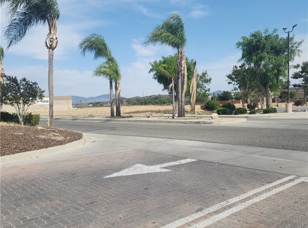 E Commonweaith Avenue, San Jacinto, CA 92583