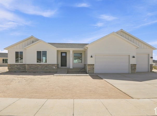 2406 E MORNING GLORY Way, Eagle Mountain, UT 84005