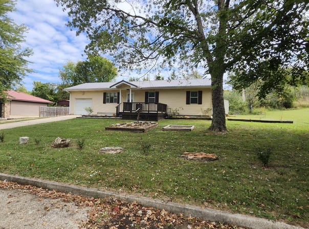 824 S Vine Street, Marshfield, MO 65706