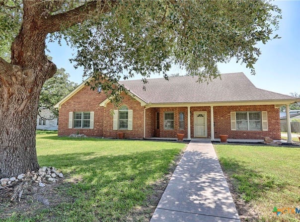 417 S Main Street, Hallettsville, TX 77964