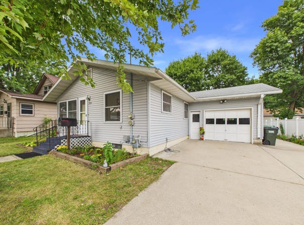 205 3rd Street SE, Melrose, MN 56352