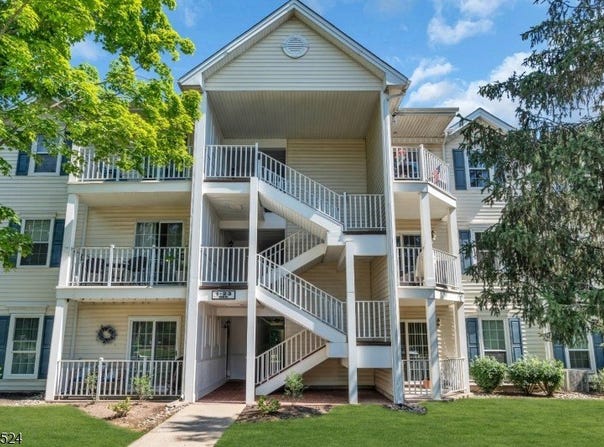 19 Amethyst Way, Franklin Twp., NJ 08823-1651