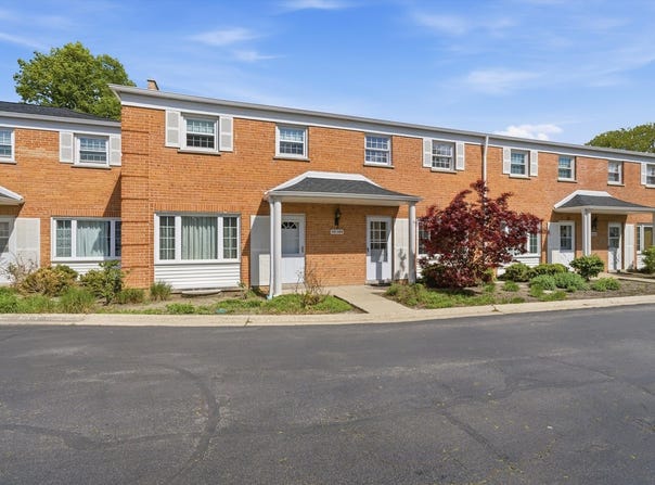 2138 Rugen Road, Glenview, IL 60026