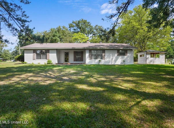 130 Western Hills Drive, Jackson, MS 39212