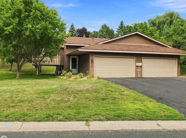 970 Pontiac Lane, Chanhassen, MN 55317