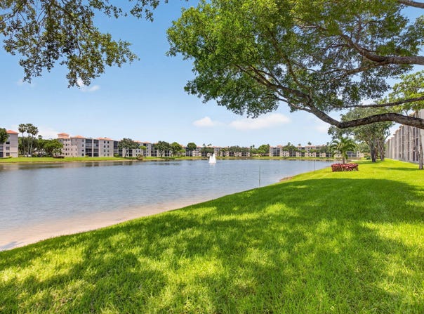 6241 Pointe Regal Circle, Delray Beach, FL 33484