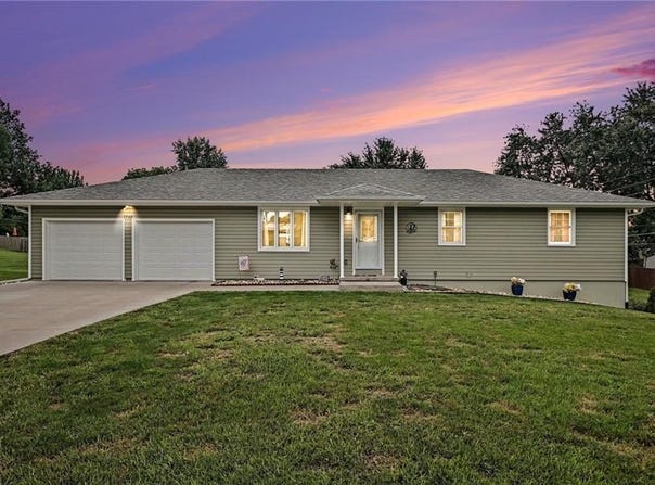1200 W Maple Street, Savannah, MO 64485